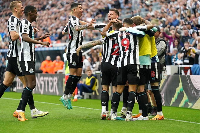 Giành chiến thắng tưng bừng 4-1, Newcastle tiến sát vé dự Champions League
