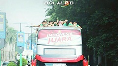 U22 Indonesia diễu hành ăn mừng tấm HCV