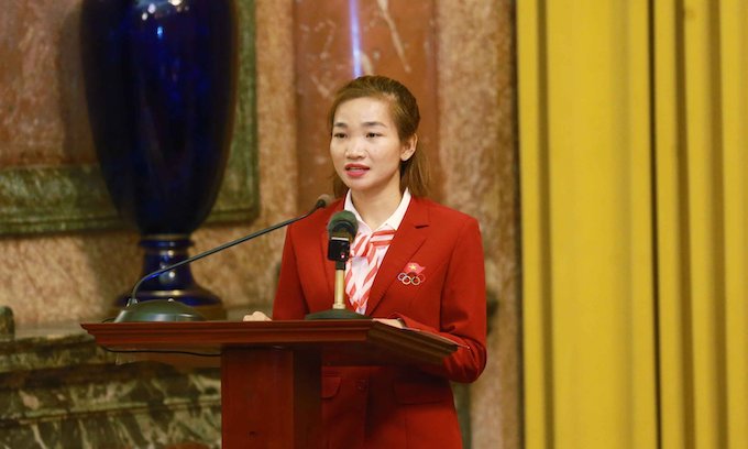 Nữ tuyển thủ điền kinh Nguyễn Thị Oanh phát biểu tại buổi gặp mặt. Ảnh: Bùi Lượng