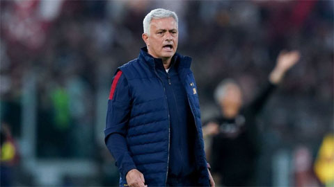 Mourinho chỉ trích quyết định trừ Juventus 10 điểm ở Serie A