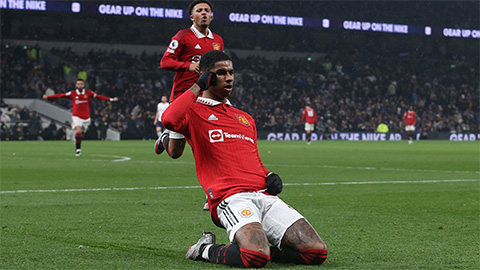 Rashford cân bằng kỷ lục của Van Persie