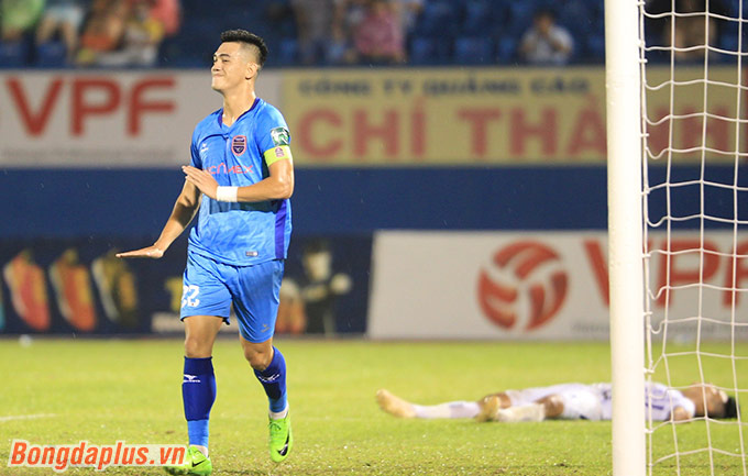 Tiến Linh giải khát bàn thắng ở V.League 2023. Trước đó, Tiến Linh không ghi được bàn nào  sau 8 vòng