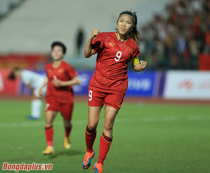 Huỳnh Như được tin tưởng thi đấu ở những nền bóng đá nữ cao hơn trên thế giới - Ảnh: Đức Cường