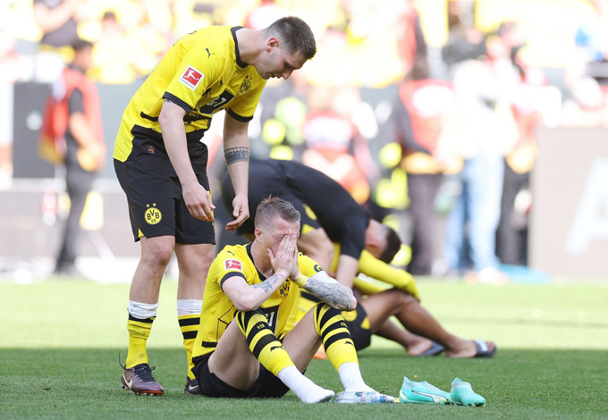 Reus suy sụp khi Dortmund mất chức vô địch Bundesliga mùa này