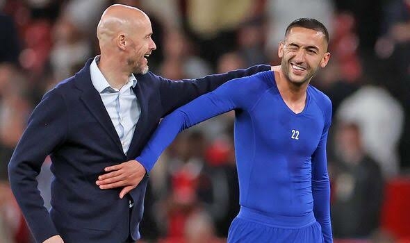 Hình ảnh Hakim Ziyech tươi cười sau khi thất bại 1-4 trước MU đã cho thấy Chelsea nát thế nào