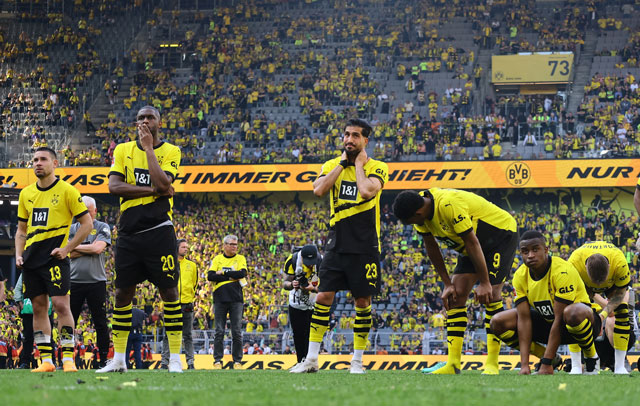 Sự thất vọng tràn trề của các cầu thủ Dortmund