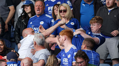 Fan Leicester choảng nhau khi đội nhà xuống hạng