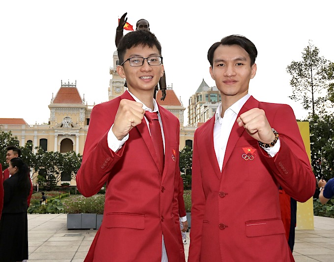 2 tuyển thủ Phạm Đăng Quang và Lý Hồng Phúc giành 2 HCV đối kháng môn taekwondo. Ảnh: Quốc An