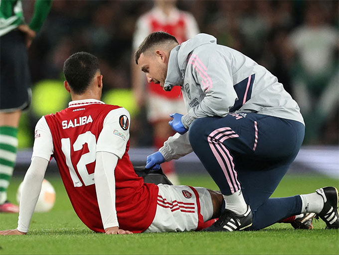 Chấn thương của Salia hủy hoại mùa giải của Arsenal