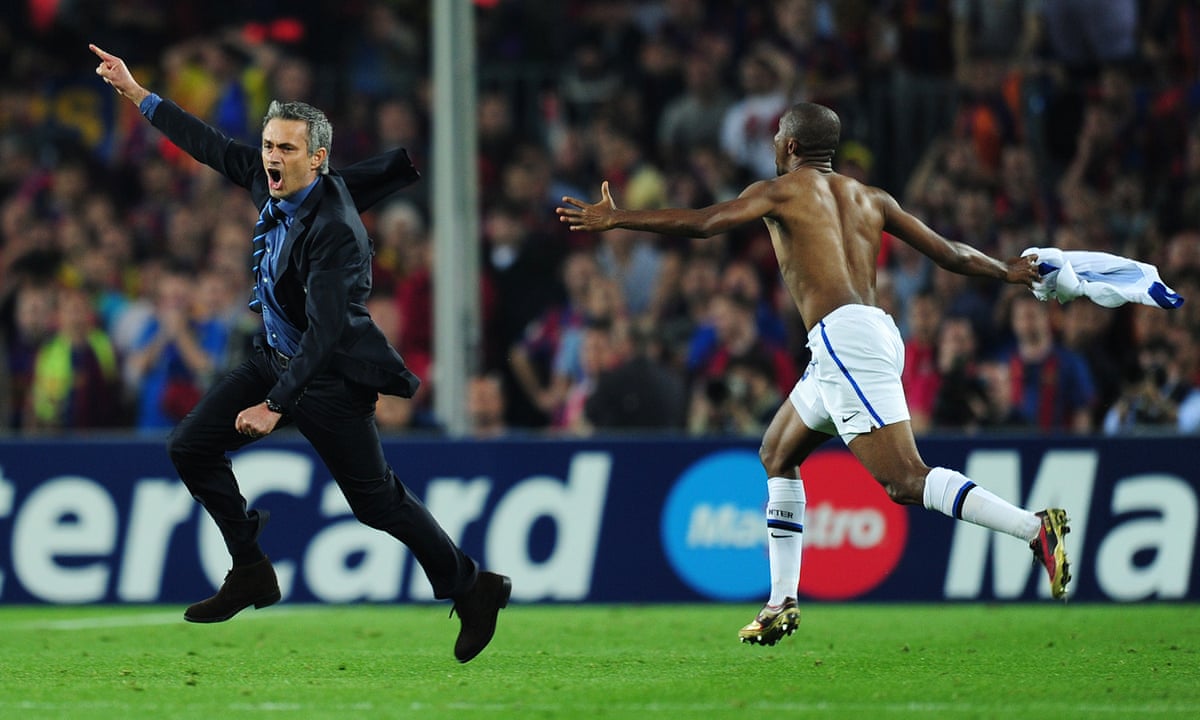 Mourinho chạy như bay ở Camp Nou