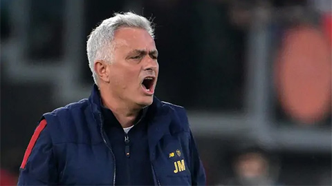 UEFA phạt cả HLV Mourinho, Roma  lẫn Sevilla sau trận chung kết Europa League