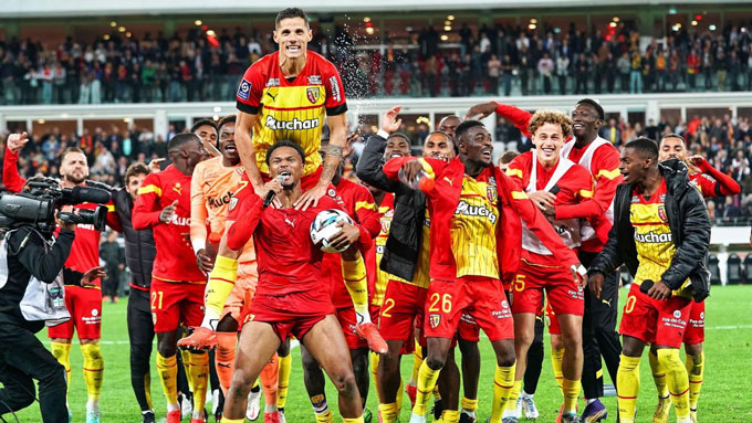 Việc Lens giành ngôi Á quân là một bất ngờ tại Ligue 1 2022/23