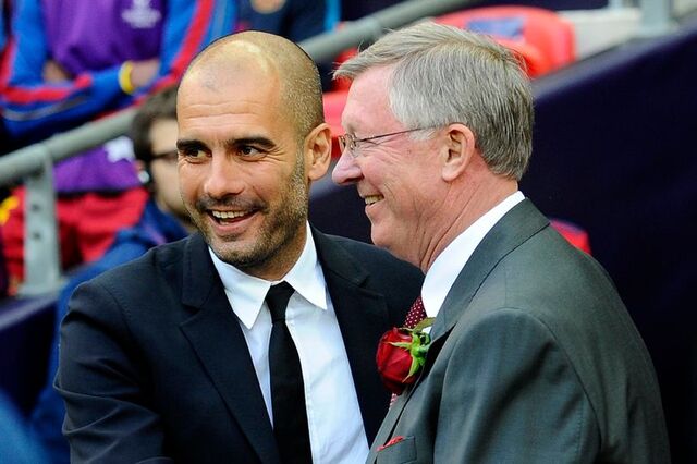 Sir Alex (phải) chưa bao giờ ưa Man City và đồng nghiệp Pep Guardiola.