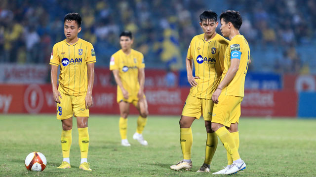 SLNA vừa hứng chịu trận thua 0-3 trước Viettel và phải chia tay HLV Nguyễn Huy Hoàng	Ảnh: ĐỨC CƯỜNG