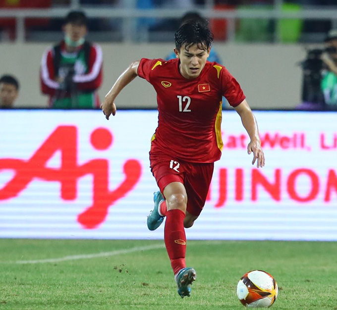 Phan Tuấn Tài có thể được lựa chọn ở vị trí trung vệ trái của ĐT Việt Nam