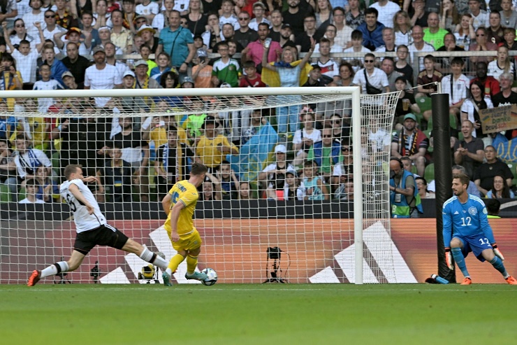 Hàng thủ ĐT Đức có trận đấu tệ hại trước Ukraine