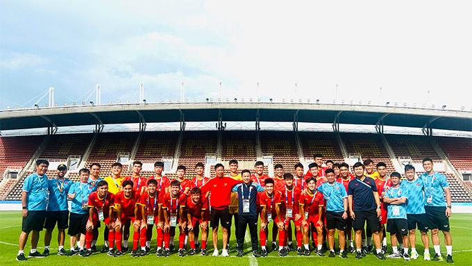 Thầy trò HLV Hoàng Anh Tuấn đã sẵn sàng cho trận đấu với U17 Ấn Độ trên sân Thammasat