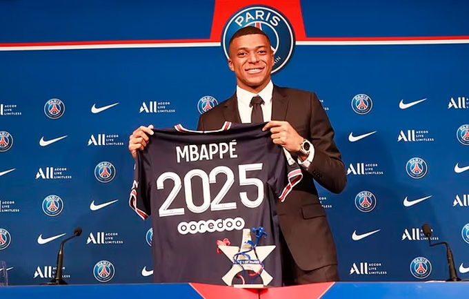 Mbappe quyết định gia hạn với PSG hồi mùa Hè năm ngoái