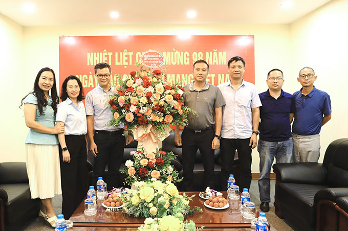 Lãnh đạo LĐBĐ Việt Nam chúc mừng Tạp chí Bóng đá