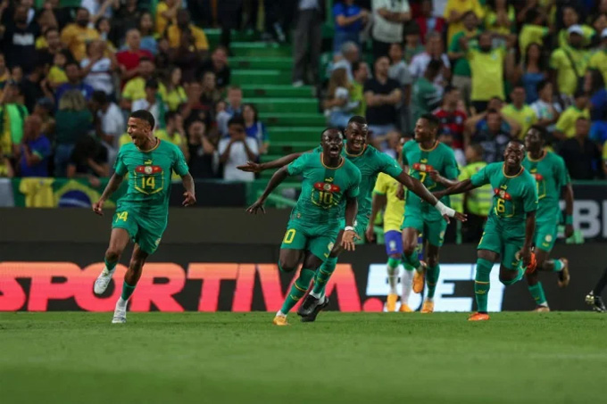 Senegal ngược dòng đánh bại Brazil