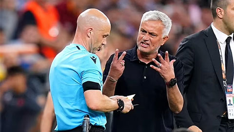 Mourinho phản ứng cực gắt sau án cấm chỉ đạo 4 trận
