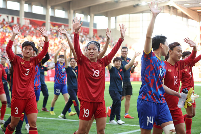 ĐT nữ Việt Nam dù thua nhưng vẫn được khen ngợi bởi nỗ lực và sự quả cảm trước ĐT nữ Đức - Ảnh: Getty Images 