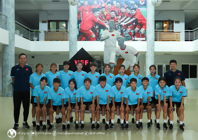 ĐT U19 nữ Việt Nam trước giờ lên đường tham dự giải U19 Đông Nam Á 2023. Ảnh: VFF