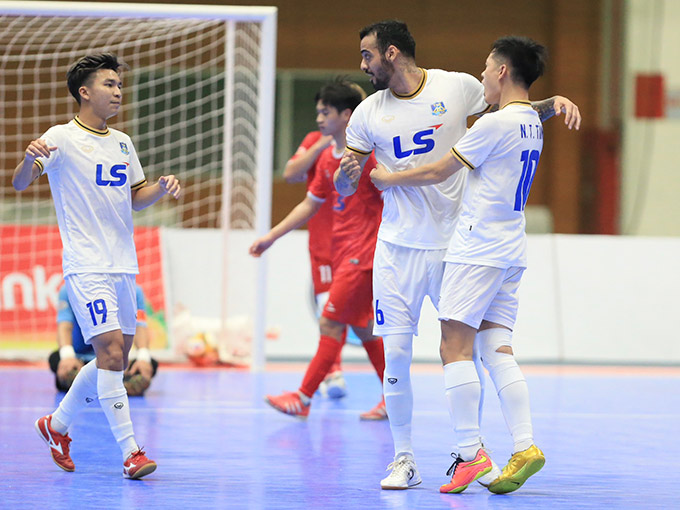 Thái Sơn Bắc thắng Hà Nội 3-1, qua đó góp mặt trở lại trong Top 3