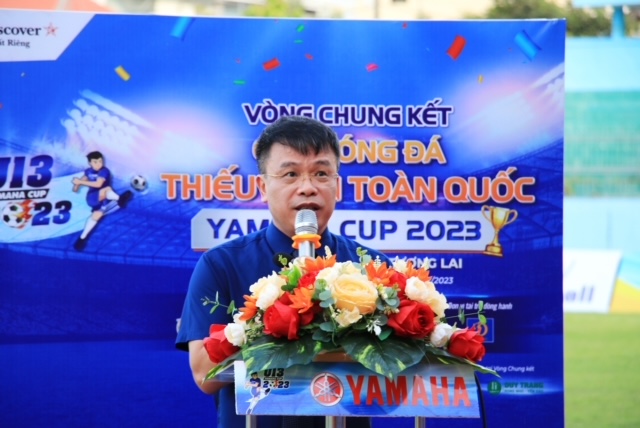 ng Nguyễn Phan Khuê - Ủy viên Hội đồng Đội Trung ương, Tổng Biên Tập Báo Thiếu niên Tiền phong và Nhi đồng,lên phát biểu trước thêm giải đấu.