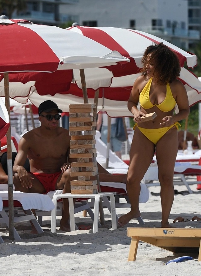 Tiền đạo người Pháp tận hưởng khoảng thời gian thư giãn trên bãi biển ở Miami
