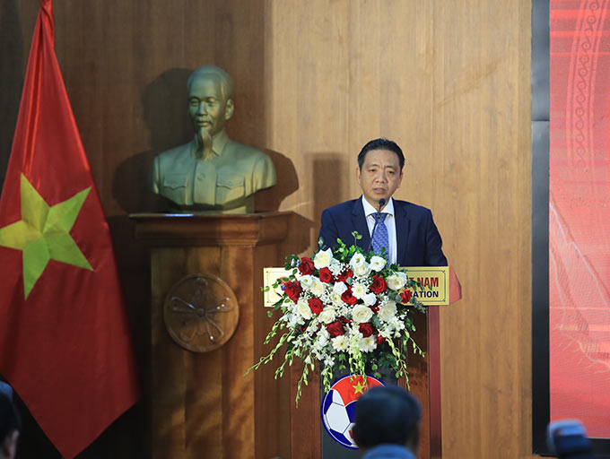 Ông Hoàng Đạo Cương, Thứ trưởng Bộ Văn hoá, Thể thao và Du lịch giao nhiệm vụ cho đội tuyển nữ Việt Nam