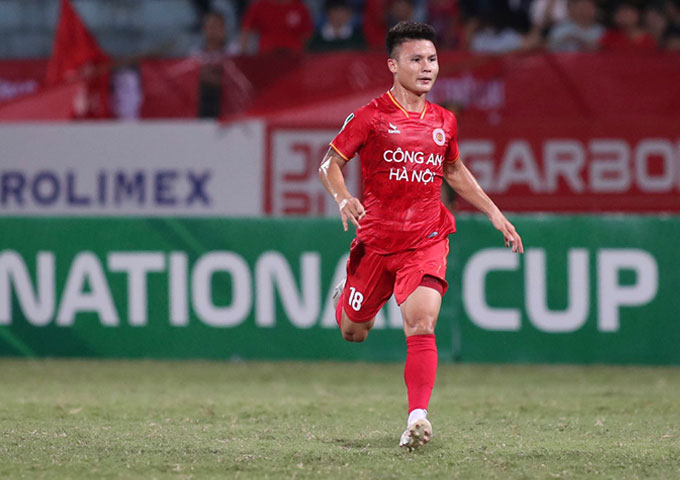 HLV Vũ Hồng Việt cho rằng CAHN đang dùng Quang Hải chưa đúng cách (Ảnh: VPF)