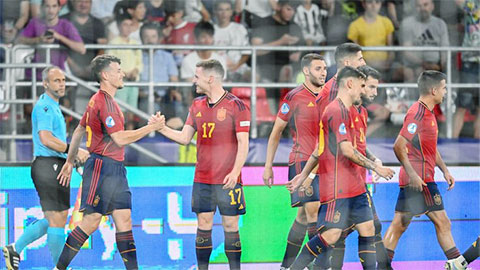 U21 Tây Ban Nha vừa đá, vừa ngóng tương lai