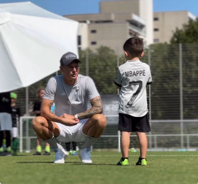 Kroos đưa thông điệp muốn Mbappe sớm có mặt tại Real