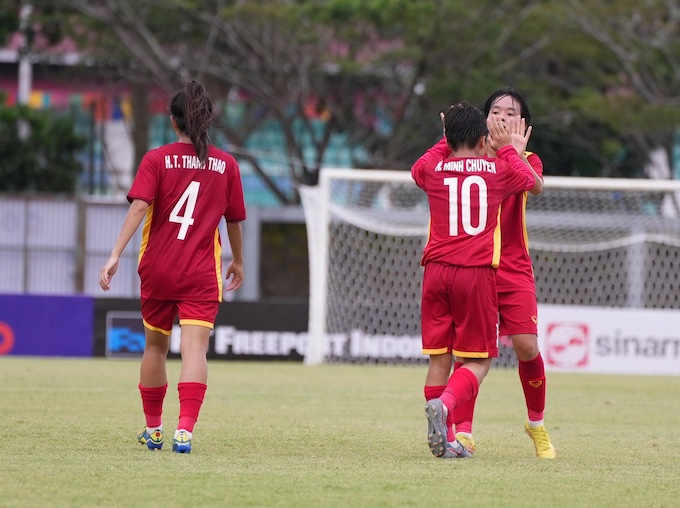 Niềm vui ghi bàn của đội U19 nữ Việt Nam. Ảnh: VFF