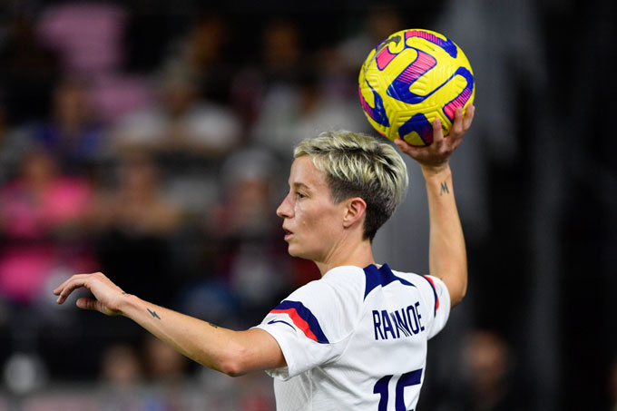 Rapinoe là một trong số các nữ cầu thủ đấu tranh mạnh mẽ nhất cho các cầu thủ bóng đá nữ