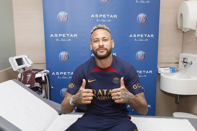 Neymar rất hưng phấn trước buổi kiểm tra y tế