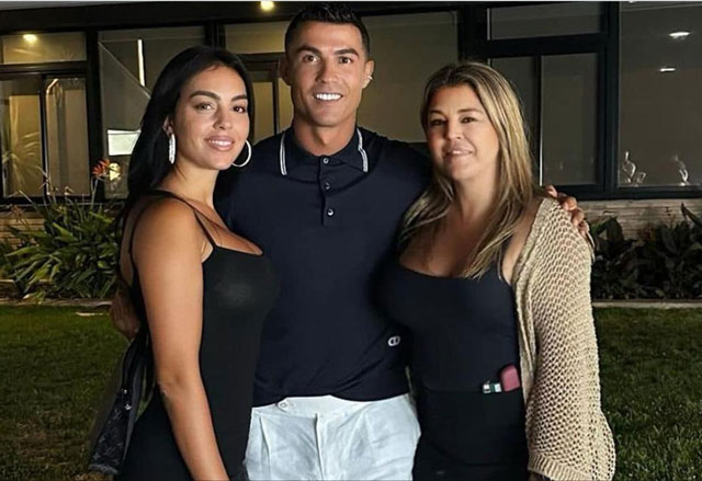 Georgina gây bất ngờ khi mặc váy gắn mác bồ cũ Ronaldo