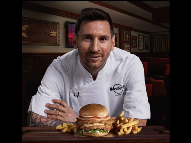 Messi gây sốt với bánh sandwich gà gắn tên mình