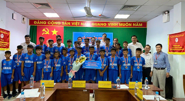 Đội U13 Bình Dương được tuyên dương, khen thưởng sau khi xuất sắc đạt HCĐ tại giải Bóng đá Thiếu niên toàn quốc Yamaha Cup năm 2023