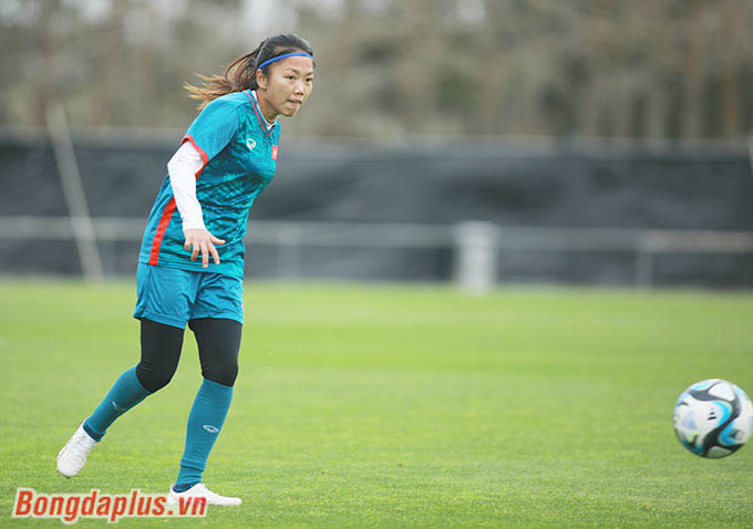 Đội trưởng Huỳnh Như cố gắng tập luyện dứt điểm, với hy vọng có thể tận dụng cơ hội nếu đối mặt được với cầu môn ĐT nữ Mỹ 
