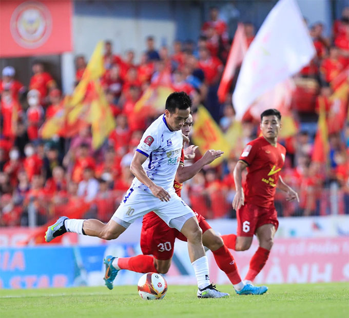 Văn Quyết đánh dấu sự trở lại với 1 bàn thắng cho Hà Nội FC