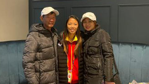 Bố mẹ Huỳnh Như tặng món quà đặc biệt cho con gái trước giờ đấu ĐT nữ Mỹ