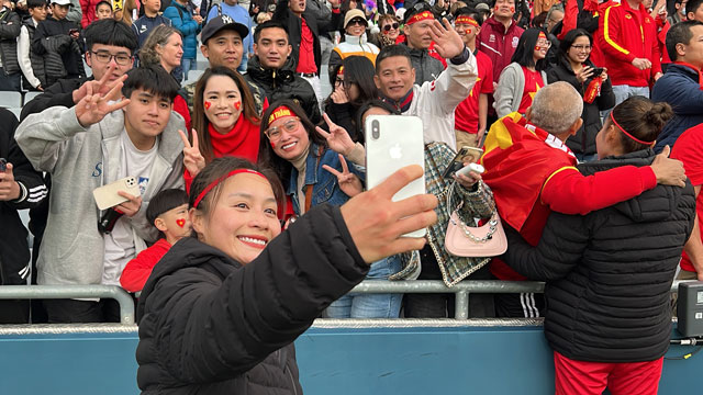 Sự cuồng nhiệt từ người hâm mộ Việt Nam đã hâm nóng cái lạnh tại New Zealand 