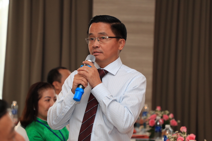 Trưởng đoàn bóng đá HAGL Nguyễn Tấn Anh phái biểu tại cuộc họp báo. Ảnh: Đình Viên
