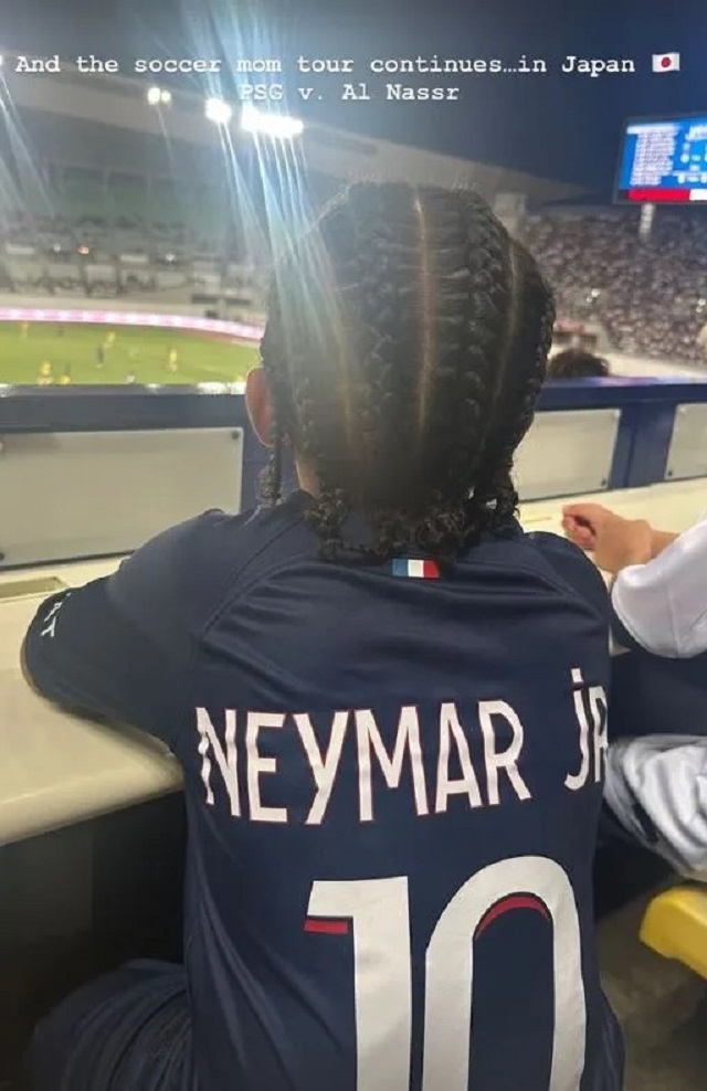 Con trai Kim thần tượng Ronaldo nhưng lại mặc áo số 10 của Neymar