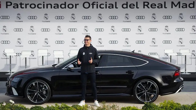 Ronaldo bên chiếc Audi Q7 sang trọng