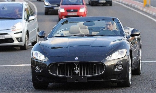 Ronaldo dạo phố với chiếc Maserati GranCabrio