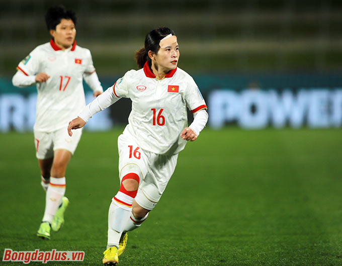 ĐT nữ Việt Nam cố gắng tìm kiếm bàn thắng trong lần đầu dự World Cup nữ