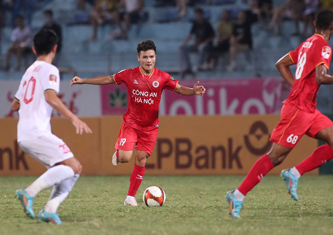 Quang Hải sẽ có màn tái ngộ đầy cảm xúc với Hà Nội FC - Ảnh: Đức Cường 